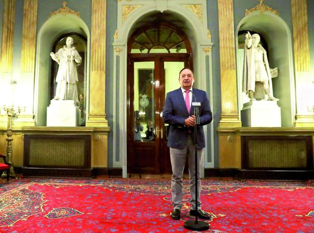 Sanz, en una intervención ante la prensa en las instalaciones del Senado en calidad de vicrepresidente primero. 