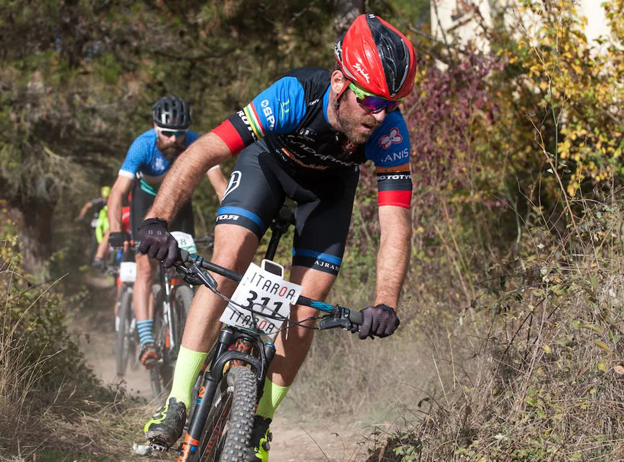 Los ciclistas riojanos conquistan nueve podios en el Open de bicicleta de montaña del Diario de Navarra en un espectacular cierre de competición en Estella