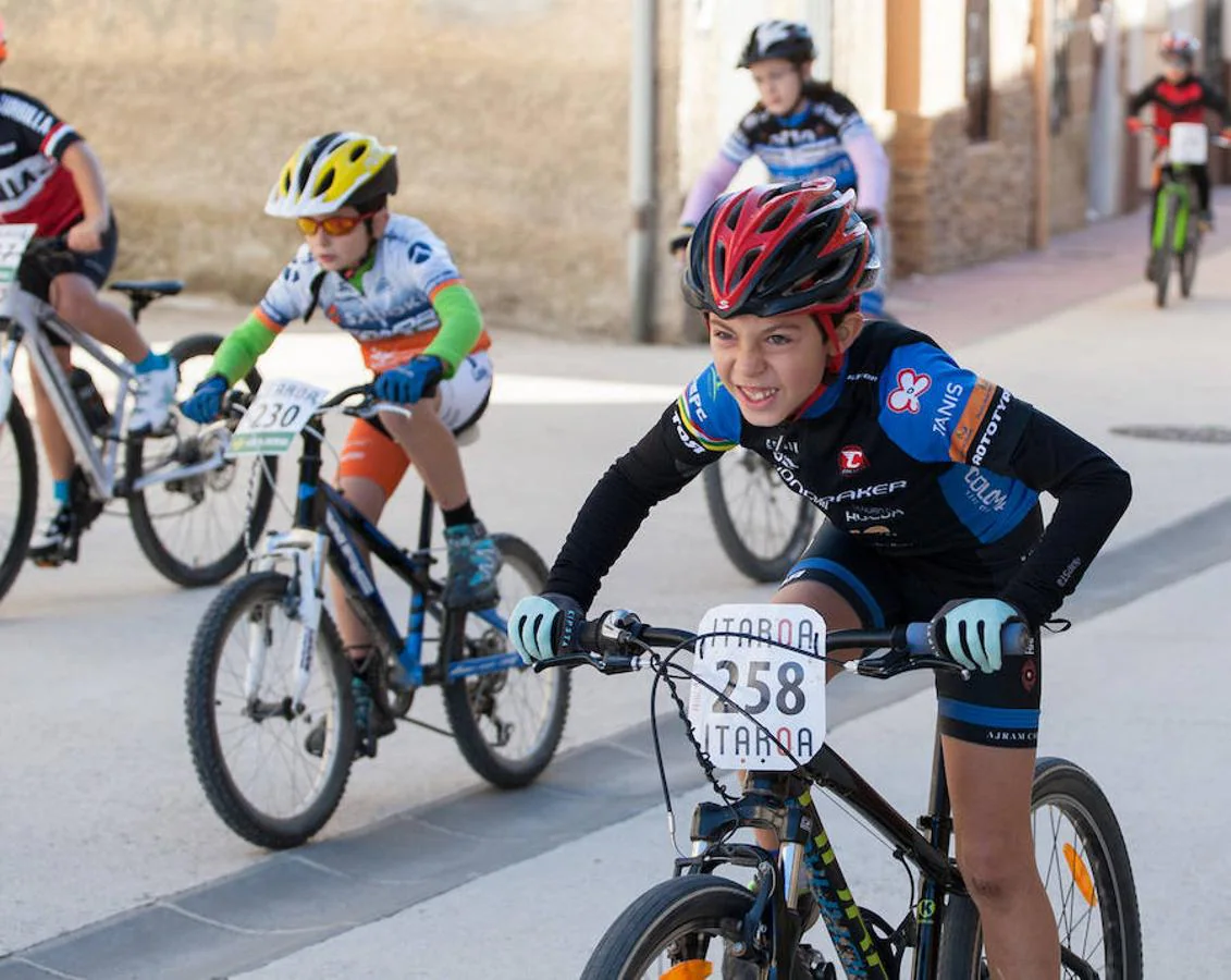 Los ciclistas riojanos conquistan nueve podios en el Open de bicicleta de montaña del Diario de Navarra en un espectacular cierre de competición en Estella