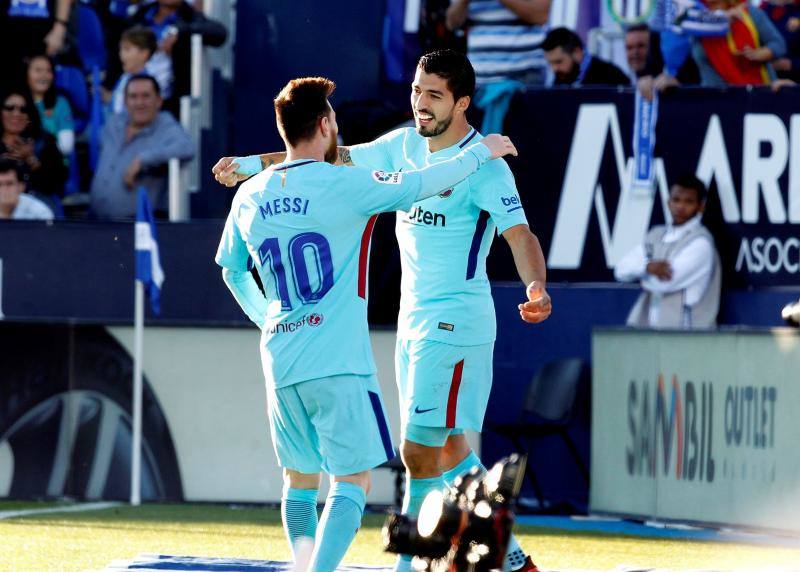 Las mejores fotografías del partido correspondiente a la 12ª jornada de Liga que el Leganés y el Barcelona jugaban en Butarque horas antes del gran derbi madrileño en el Wanda metropolitano