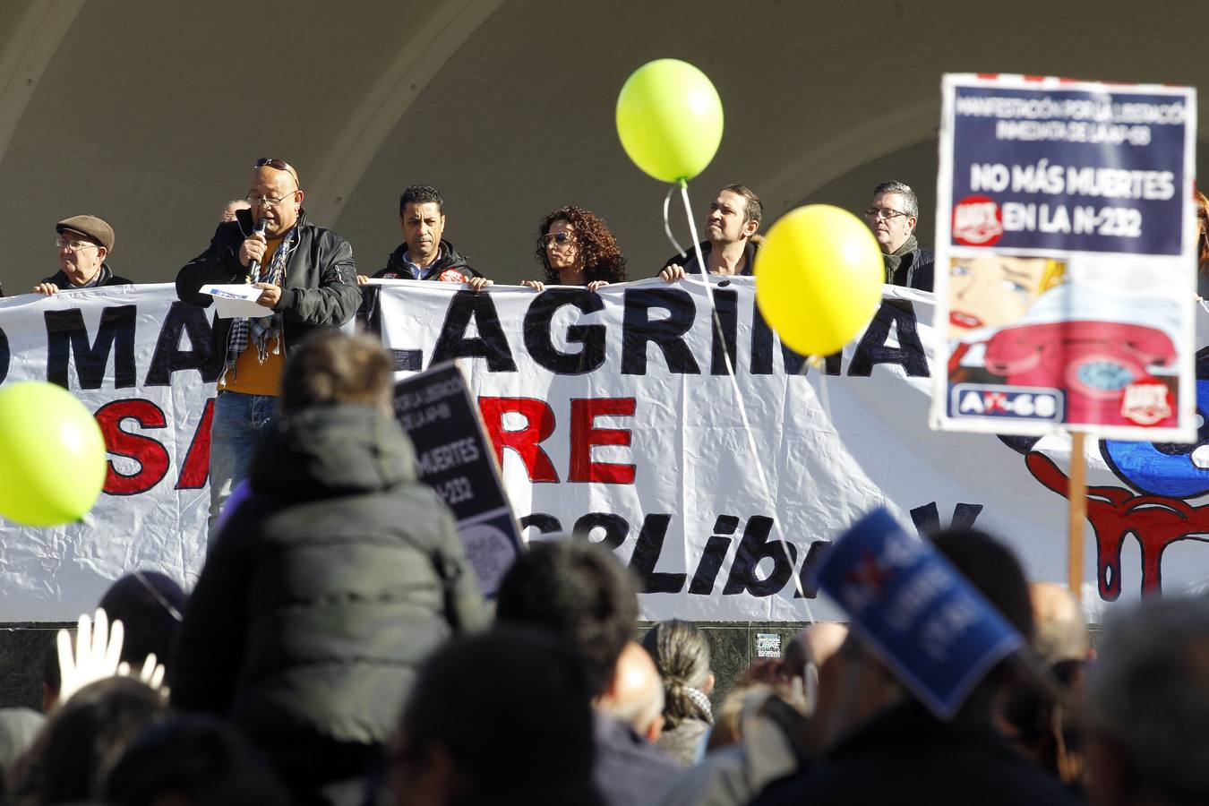 'No más lágrimas de sangre' ha sido el lema de la pancarta principal