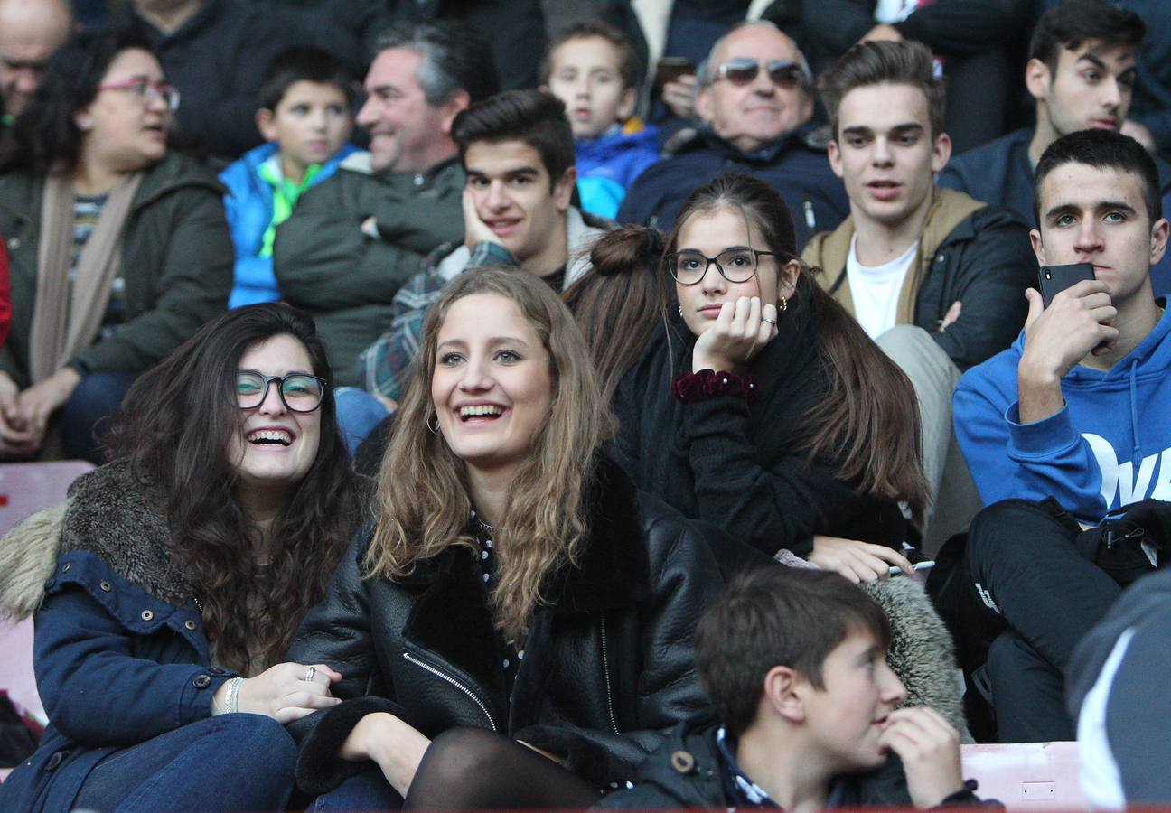Imagénes del encuentro disputado en Las Gaunas entre la UD Logroñés y el CD Mirandés, que ha concluido con derrota para el equipo local.