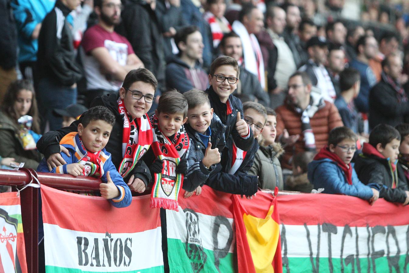 Imagénes del encuentro disputado en Las Gaunas entre la UD Logroñés y el CD Mirandés, que ha concluido con derrota para el equipo local.
