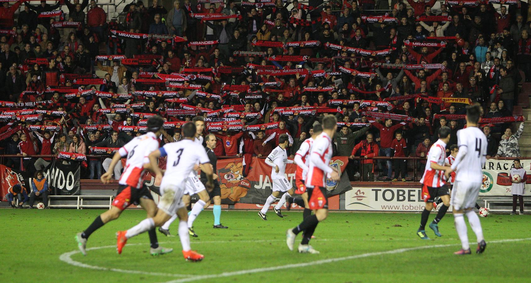Imagénes del encuentro disputado en Las Gaunas entre la UD Logroñés y el CD Mirandés, que ha concluido con derrota para el equipo local.