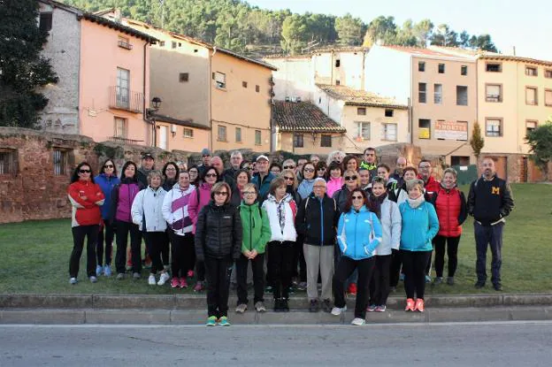 Los paseantes, poco antes de comenzar la caminata. :: 