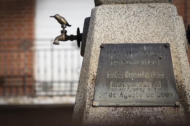 Las restricciones dejan sin agua a las fuentes la localidad de Menasalbas que bebían de los agotados embalses del Torcón :: Alberto Ferreras