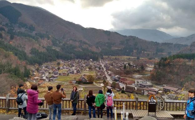 Imagen principal - Diversos lugares de la aldea de Shirakawa. 