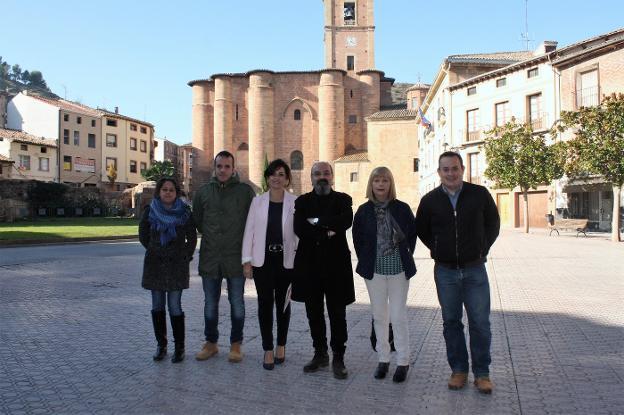 Andreu, con el alcalde y concejales socialistas. :: 