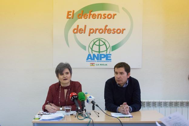 Álvarez Clavijo y Navas Gil, ayer, en la sede de ANPE. :: sonia tercero