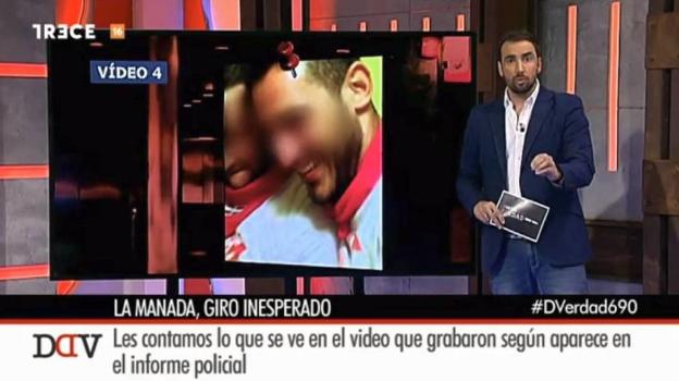 Emisión de un fragmento del polémico vídeo de 'La Manada' en el programa 'Detrás de la verdad'. :: r. c.