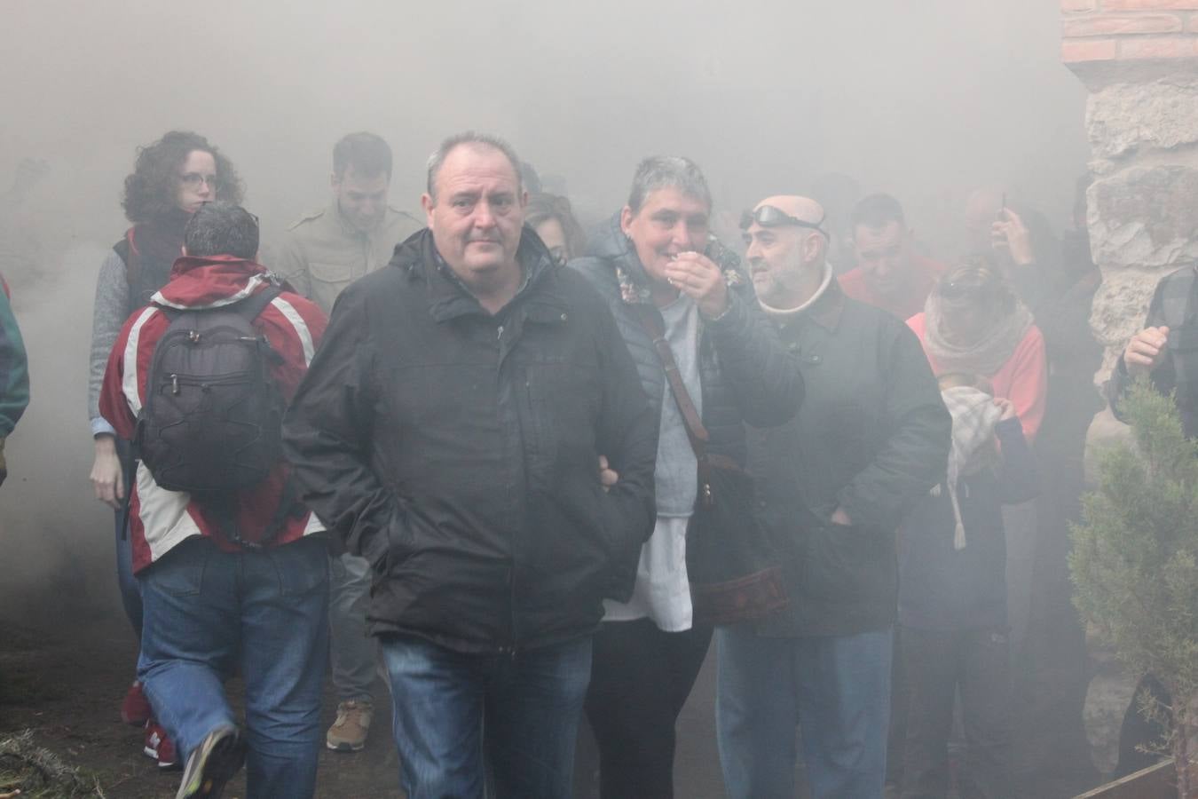 Al paso de San Andrés se van encendiendo las hogueras que se humedecen en romero y grojo