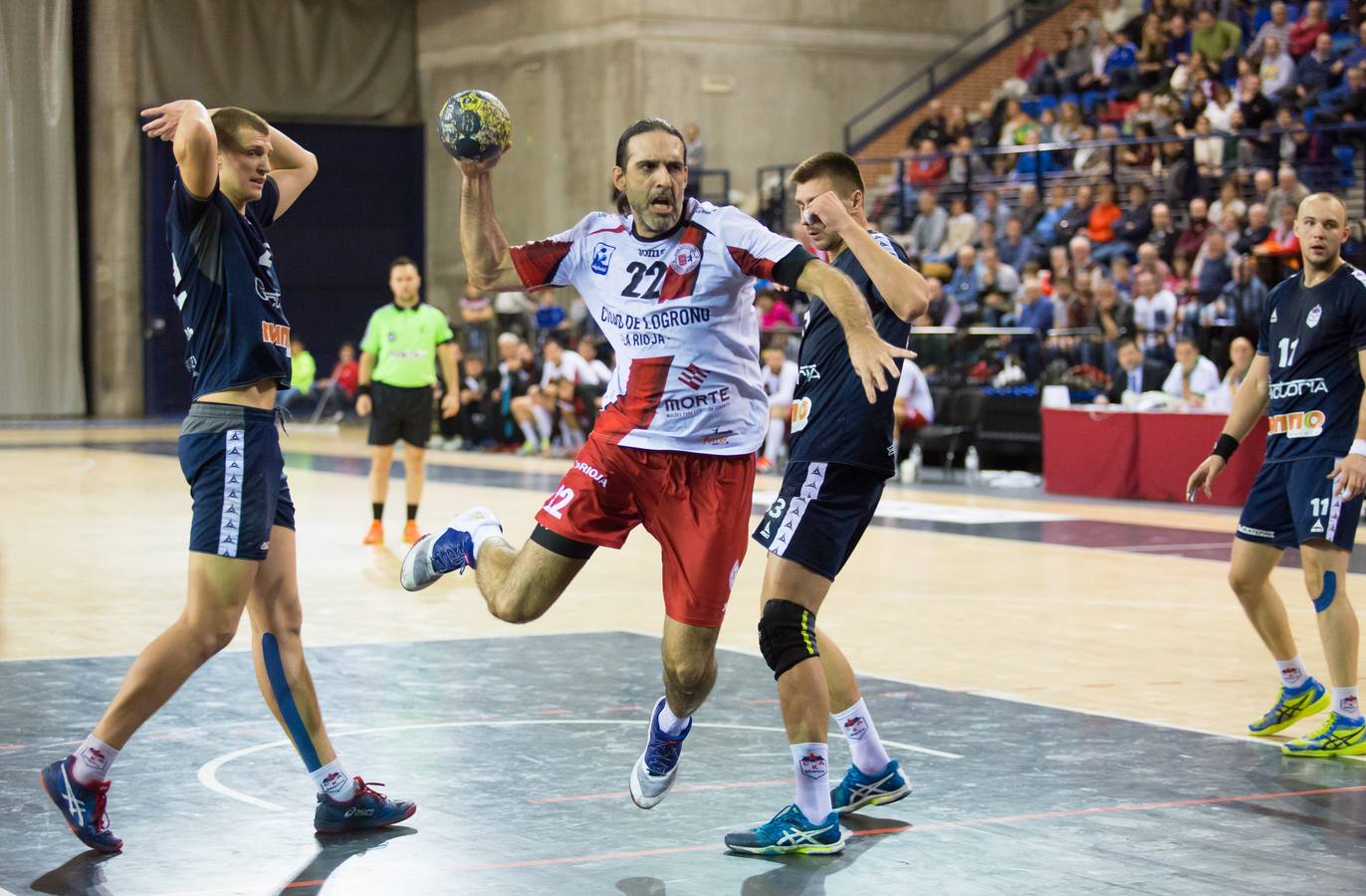 Las imágenes del partido en el que los franjivino se despidieron de la Copa EHF