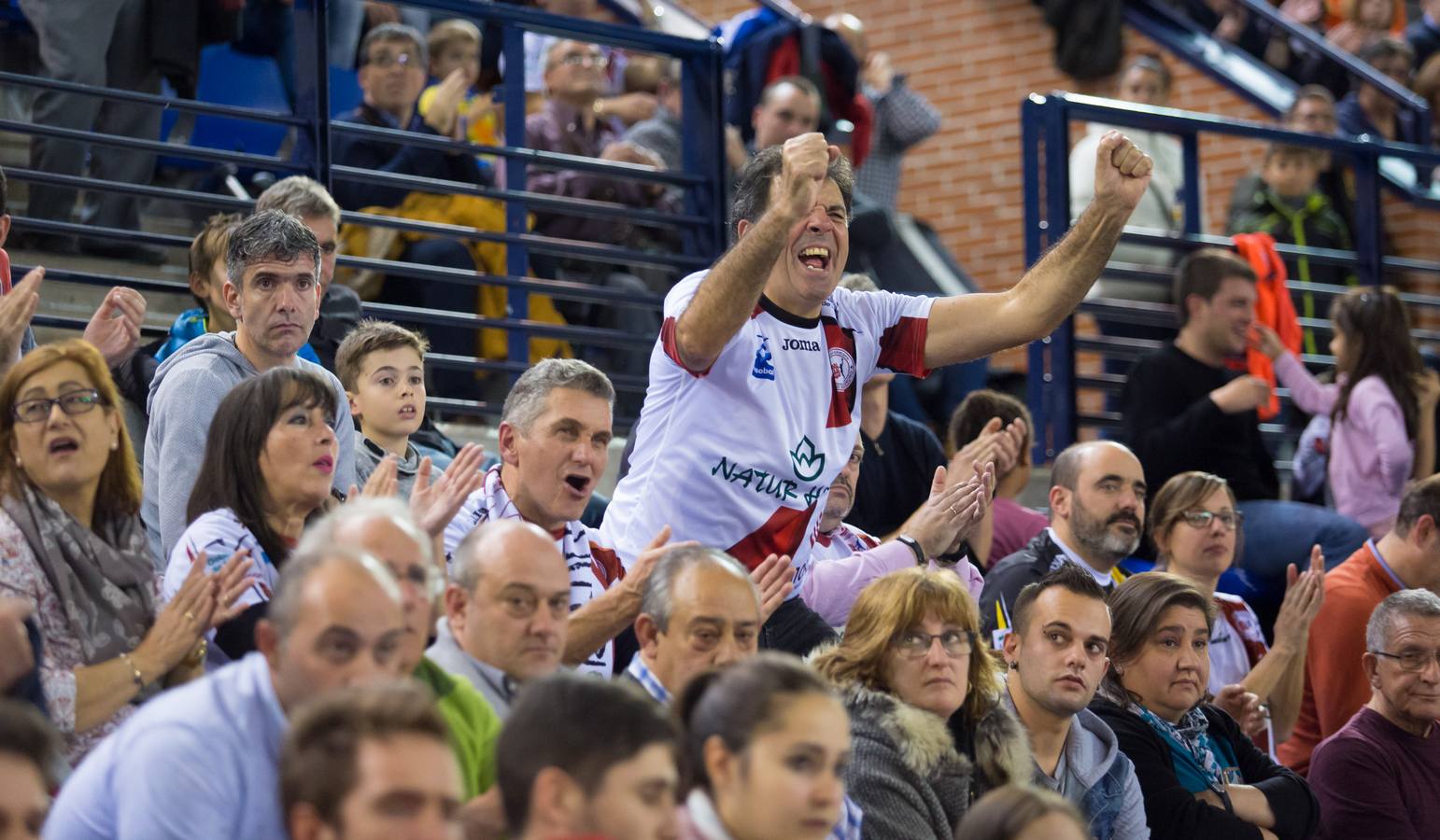 Las imágenes del partido en el que los franjivino se despidieron de la Copa EHF