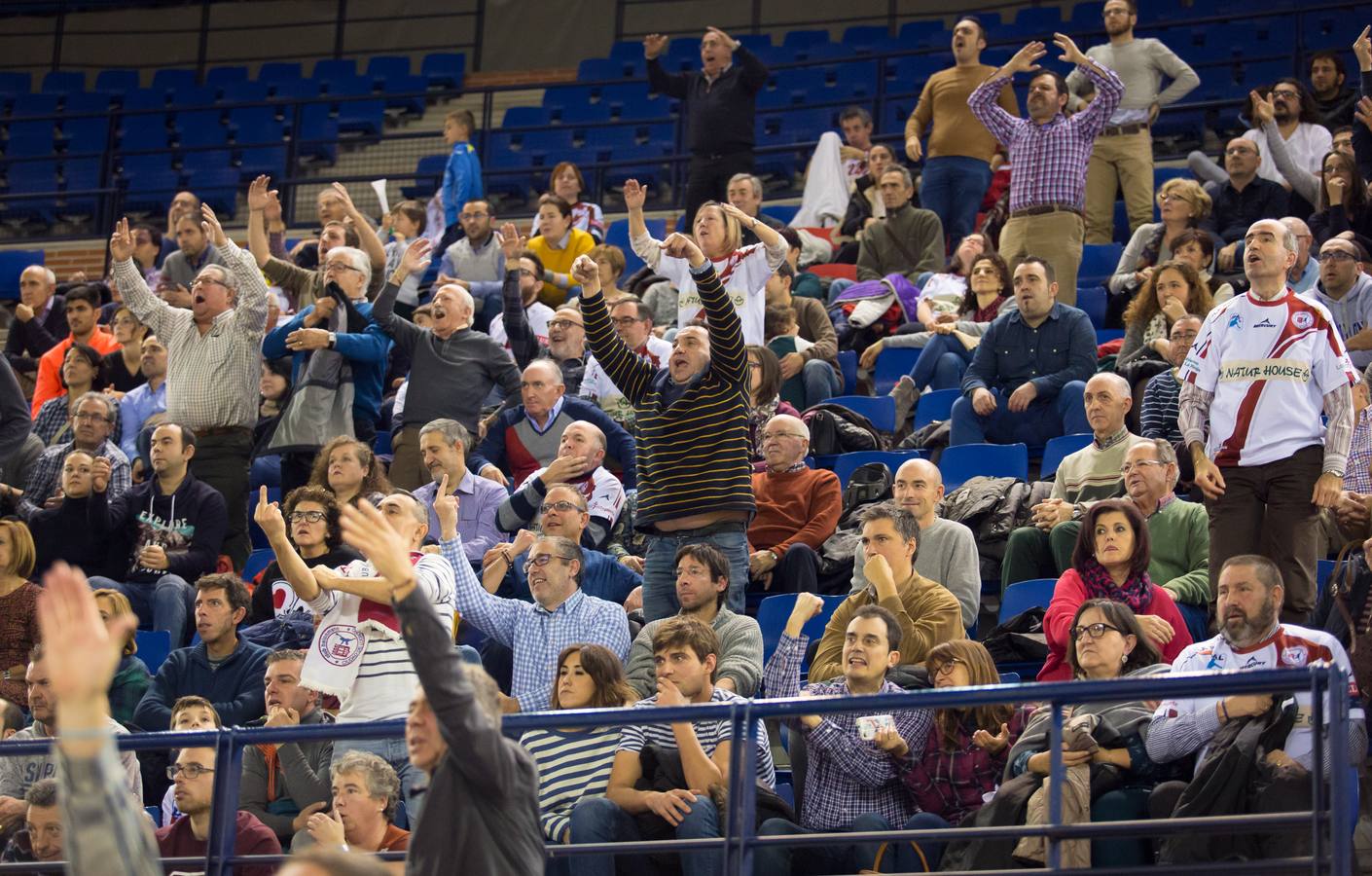 Las imágenes del partido en el que los franjivino se despidieron de la Copa EHF