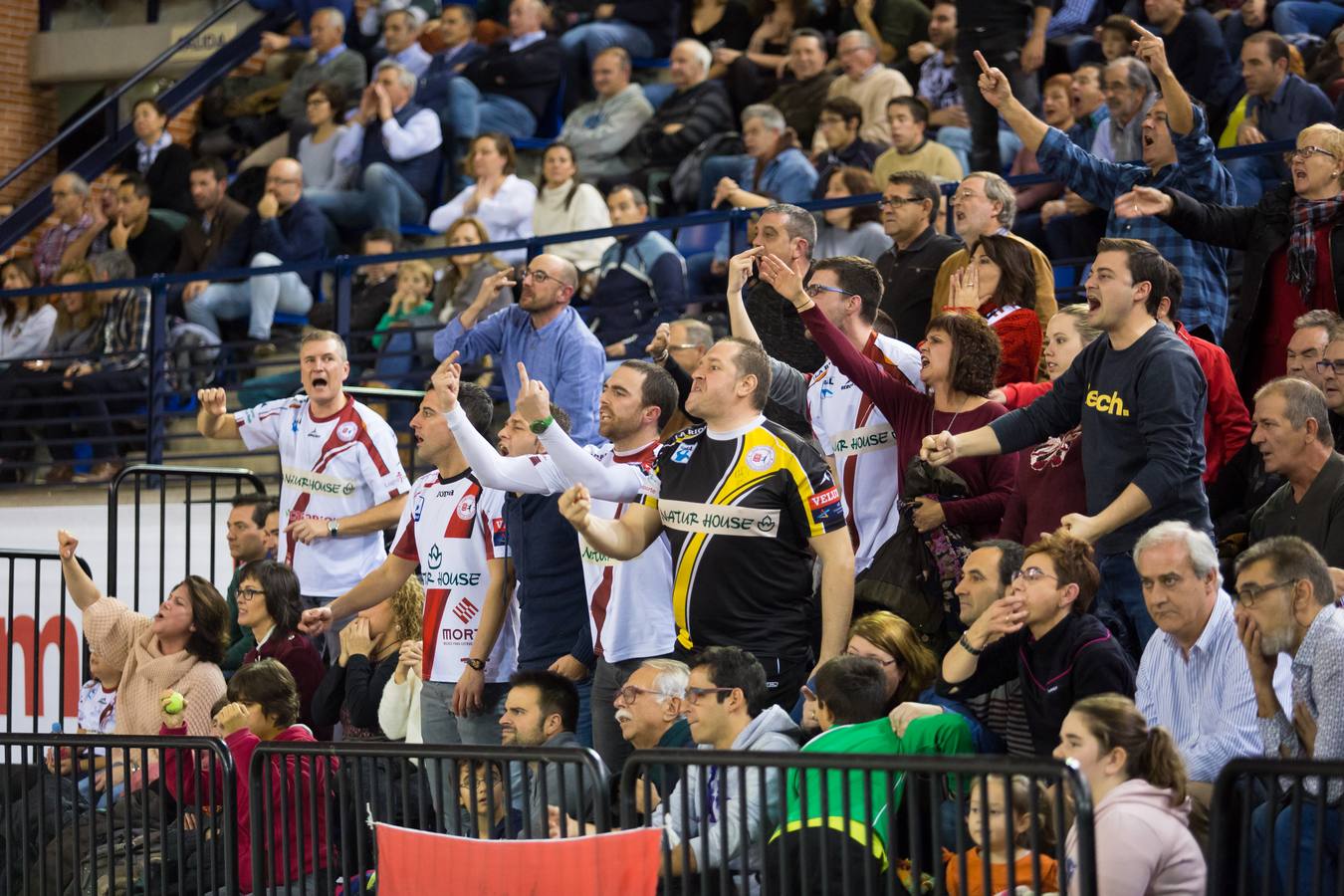 Las imágenes del partido en el que los franjivino se despidieron de la Copa EHF