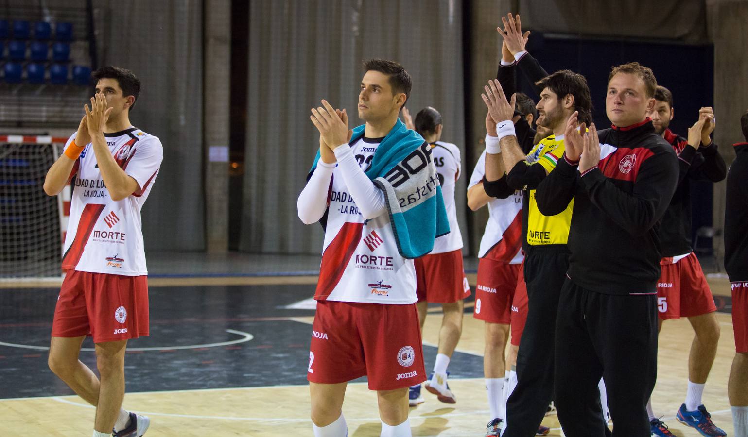 Las imágenes del partido en el que los franjivino se despidieron de la Copa EHF