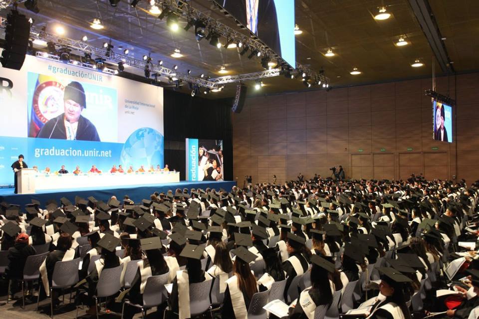 Un millar de alumnos de diez países americanos asistieron en Bogotá al acto de graduación de la Universidad Internacional de La Rioja (UNIR).