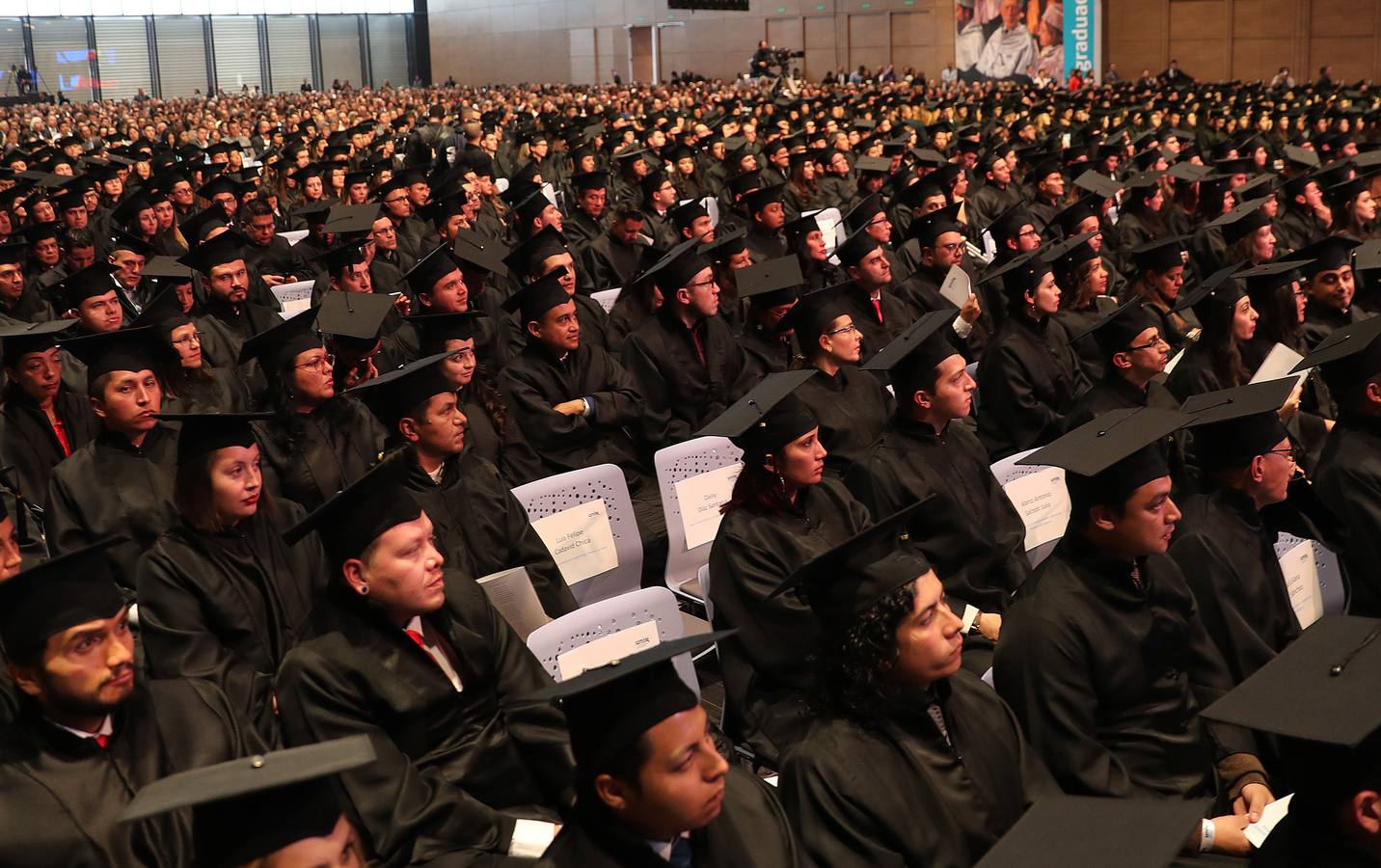 Un millar de alumnos de diez países americanos asistieron en Bogotá al acto de graduación de la Universidad Internacional de La Rioja (UNIR).