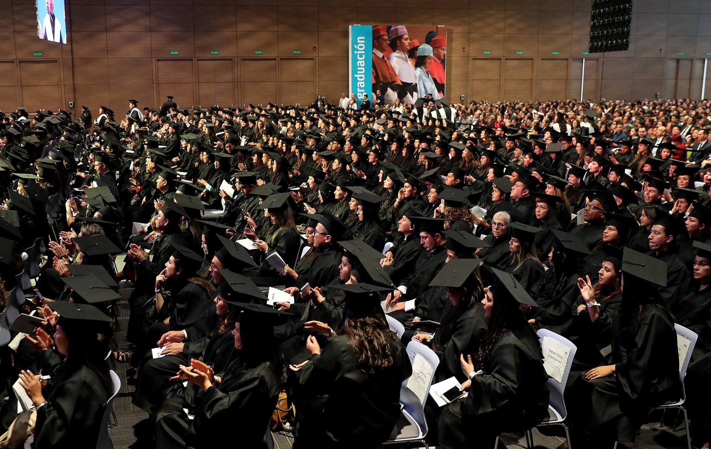 Un millar de alumnos de diez países americanos asistieron en Bogotá al acto de graduación de la Universidad Internacional de La Rioja (UNIR).