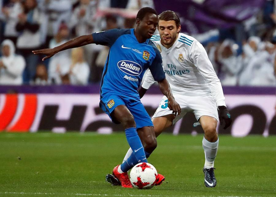 El conjunto blanco no pasó del empate en el Santiago Bernabéu ante el líder del Grupo I de la Segunda División B.