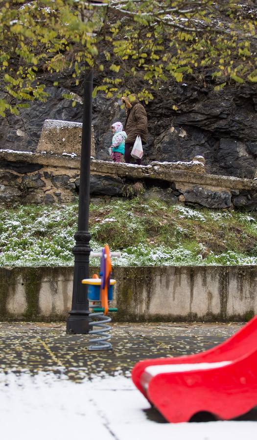 Los paisajes de los municipios se fueron pintando de blanco en la mañana de este viernes