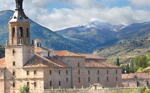 El monasterio de Suso, arriba, y el de Yuso, abajo. :: 