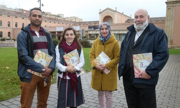 Representantes de la comunidad islámica de La Rioja, ante la Consejería de Educación. :: juan marín