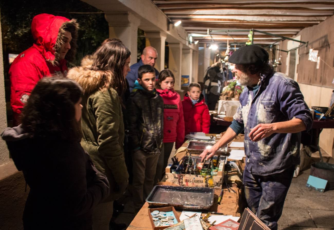 Cuando cayó la noche de este miércoles se pudo seguir disfrutando de los mercados y los espectáculos. Esta mañana, la localidad continuaba recibiendo a los turistas