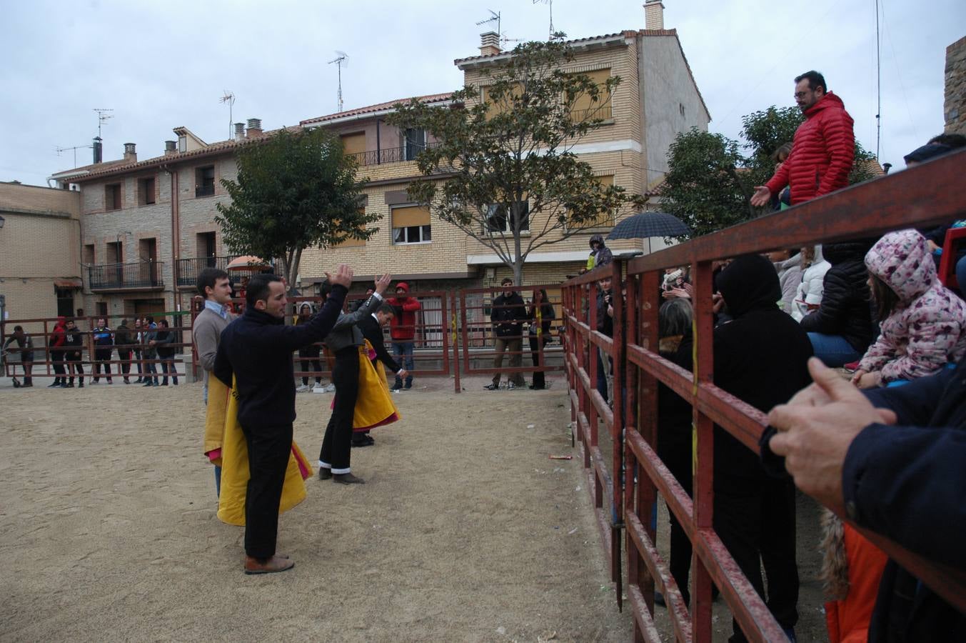 Este sábado ha tenido lugar el Festejo taurino en Rincón de Olivedo. Han participado alumnos de la escuela taurina de Zaragoza. El acto está incluido en las fiestas de la juventud de Rincón de Olivedo.