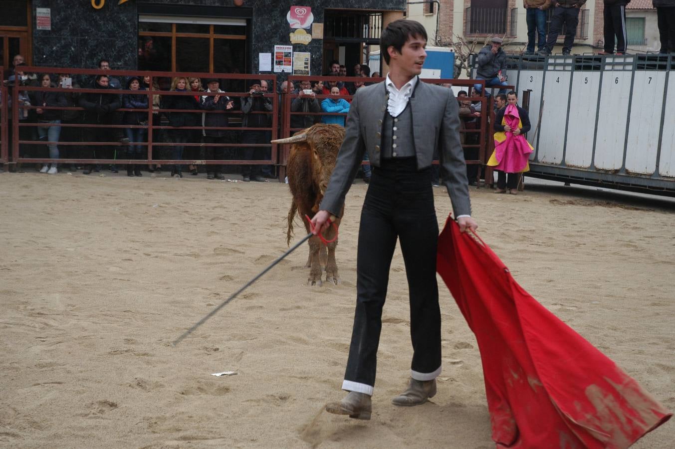 Este sábado ha tenido lugar el Festejo taurino en Rincón de Olivedo. Han participado alumnos de la escuela taurina de Zaragoza. El acto está incluido en las fiestas de la juventud de Rincón de Olivedo.