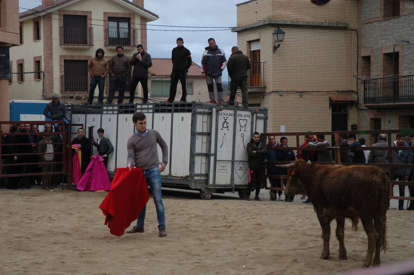 Este sábado ha tenido lugar el Festejo taurino en Rincón de Olivedo. Han participado alumnos de la escuela taurina de Zaragoza. El acto está incluido en las fiestas de la juventud de Rincón de Olivedo.