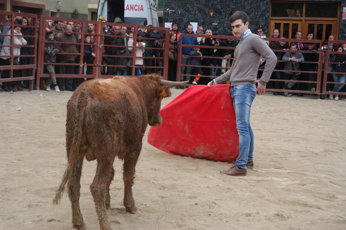 Este sábado ha tenido lugar el Festejo taurino en Rincón de Olivedo. Han participado alumnos de la escuela taurina de Zaragoza. El acto está incluido en las fiestas de la juventud de Rincón de Olivedo.