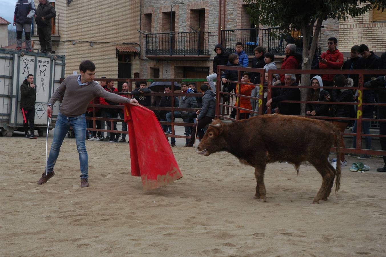 Este sábado ha tenido lugar el Festejo taurino en Rincón de Olivedo. Han participado alumnos de la escuela taurina de Zaragoza. El acto está incluido en las fiestas de la juventud de Rincón de Olivedo.