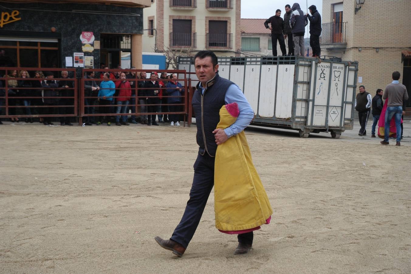 Este sábado ha tenido lugar el Festejo taurino en Rincón de Olivedo. Han participado alumnos de la escuela taurina de Zaragoza. El acto está incluido en las fiestas de la juventud de Rincón de Olivedo.
