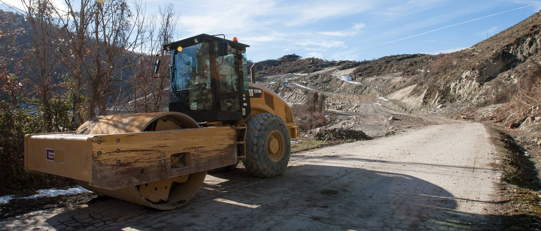 El municipio denuncia el impacto paisajístico que causa el embalse del Camero Viejo, a punto de concluir sus obras