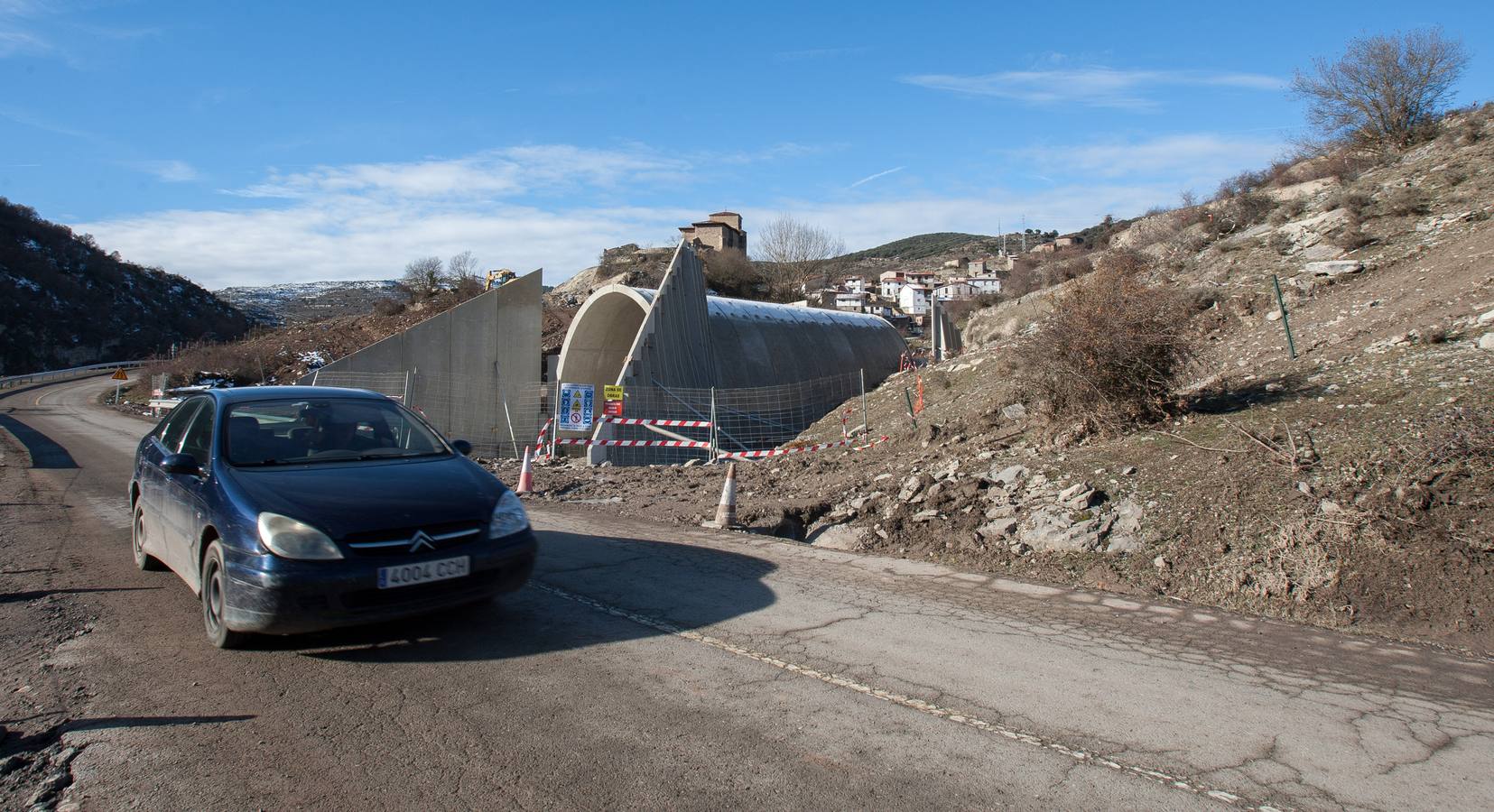 El municipio denuncia el impacto paisajístico que causa el embalse del Camero Viejo, a punto de concluir sus obras