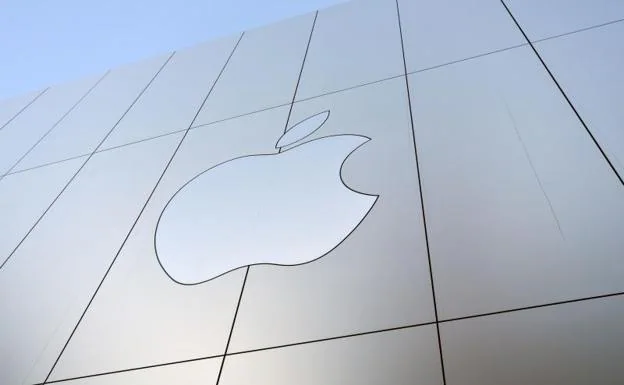 Logotipo de Apple en la tienda de la compañía de San Francisco.
