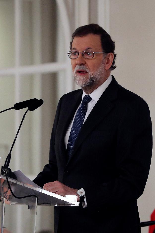 Rajoy interviene ayer en un desayuno informativo. :: Ballesteros / efe