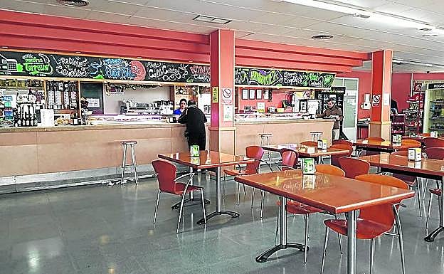 Un ejempo de las cafeterías vacías a la hora del almuerzo. 