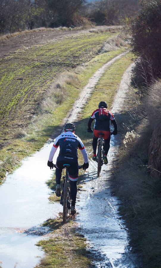 Los ciclistas disfrutaron de una estupenda carrera.