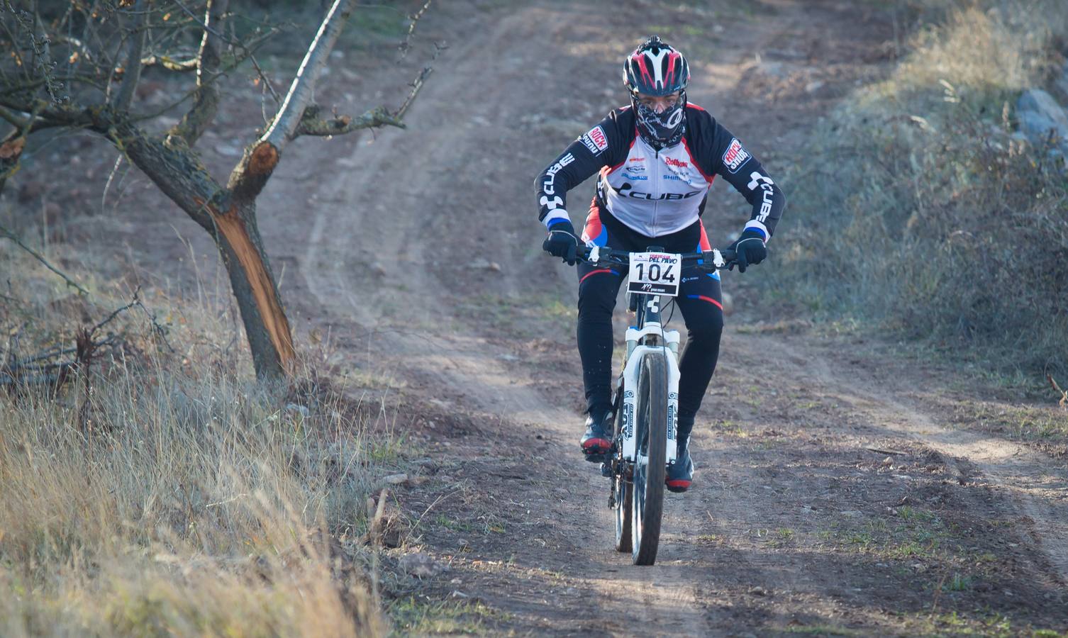 Los ciclistas disfrutaron de una estupenda carrera.