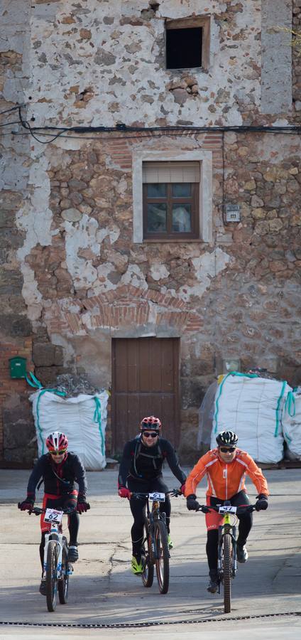 Los ciclistas disfrutaron de una estupenda carrera.