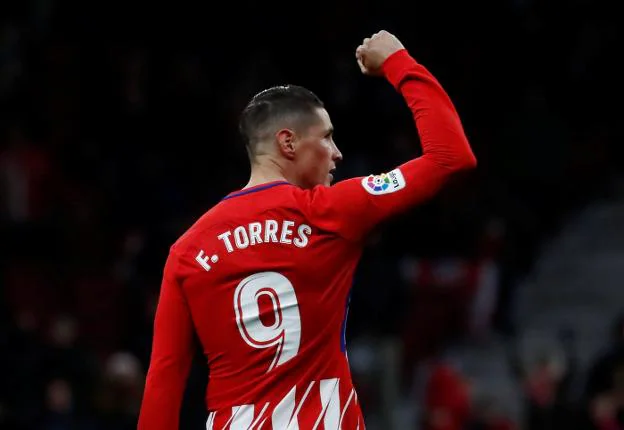 Fernando Torres celebra el gol que le dio el triunfo al Atlético de Madrid. :: reuters