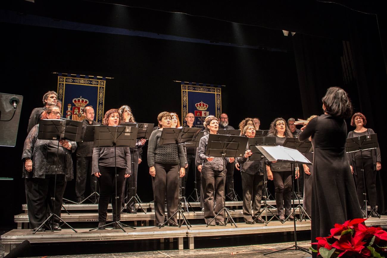 El coro H2Voz, de Logroño, ganó el 27 certamen nacional de villancicos en el Teatro Avenida