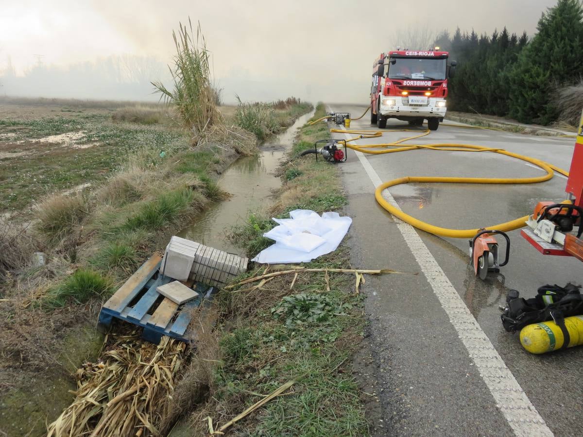 El fuego ha calcinado la nave anexa a la empresa