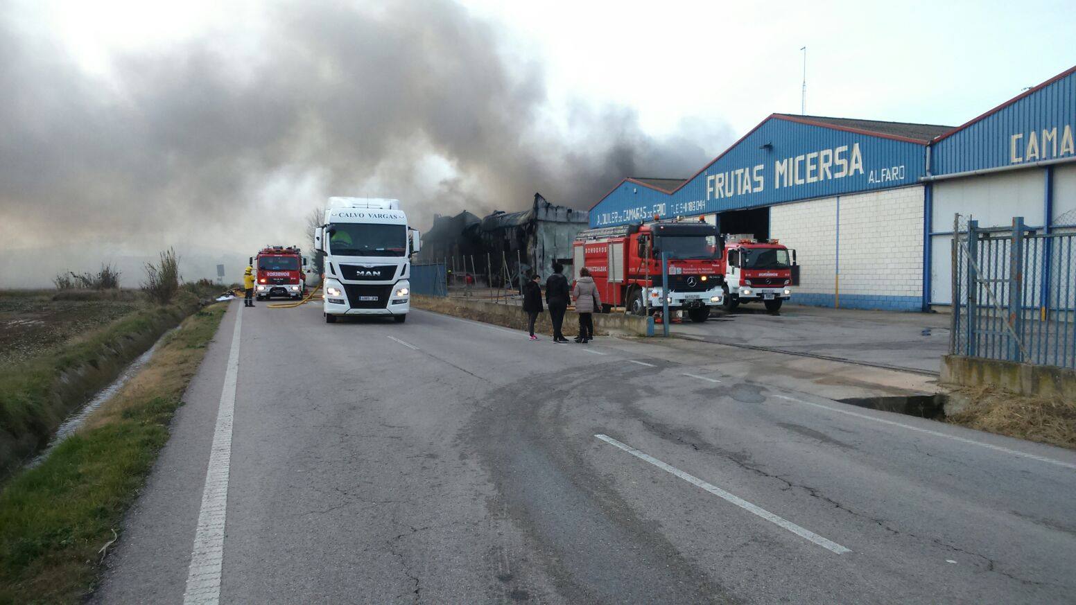 El fuego ha calcinado la nave anexa a la empresa