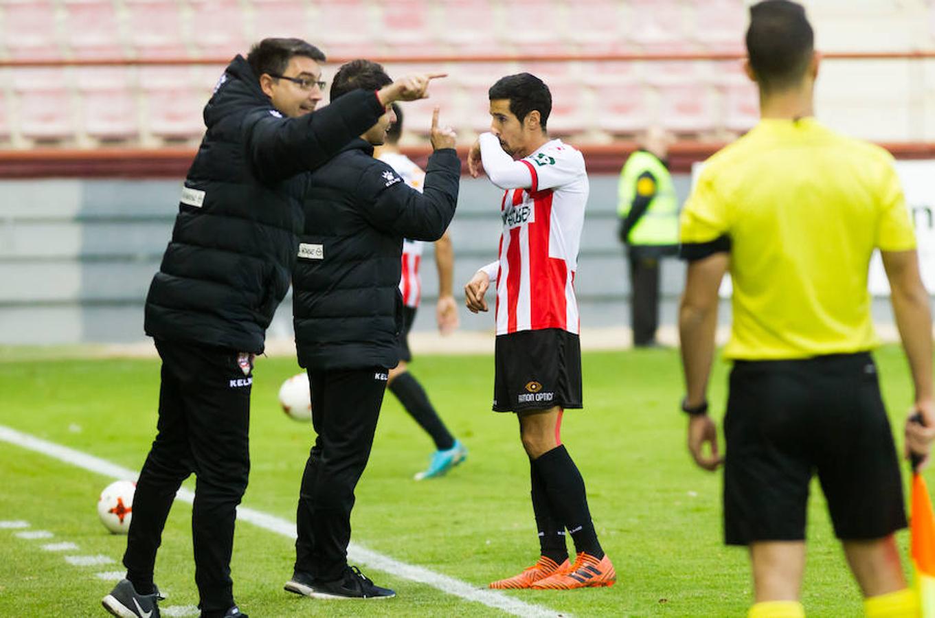 La UDL consiguió una goleada (5-2) sobre el Izarra, en un partido en el que el equipo riojano logró su máxima eficacia a pesar de que el fútbol no brilló