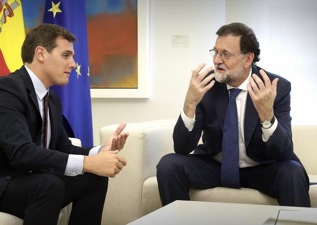Rajoy y Rivera el pasado mes de septiembre, durante un encuentro en la Moncloa. :: EFE
