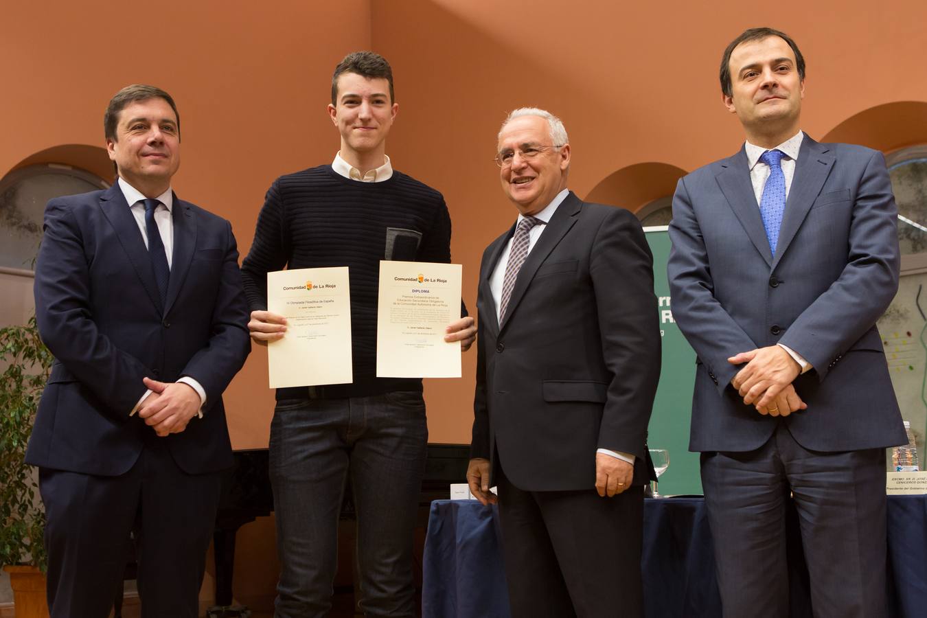 Un total de 57 alumnos y 15 coordinadores y profesores delegados de La Rioja han sido reconocidos hoy como destacados por su "de excelencia académica"