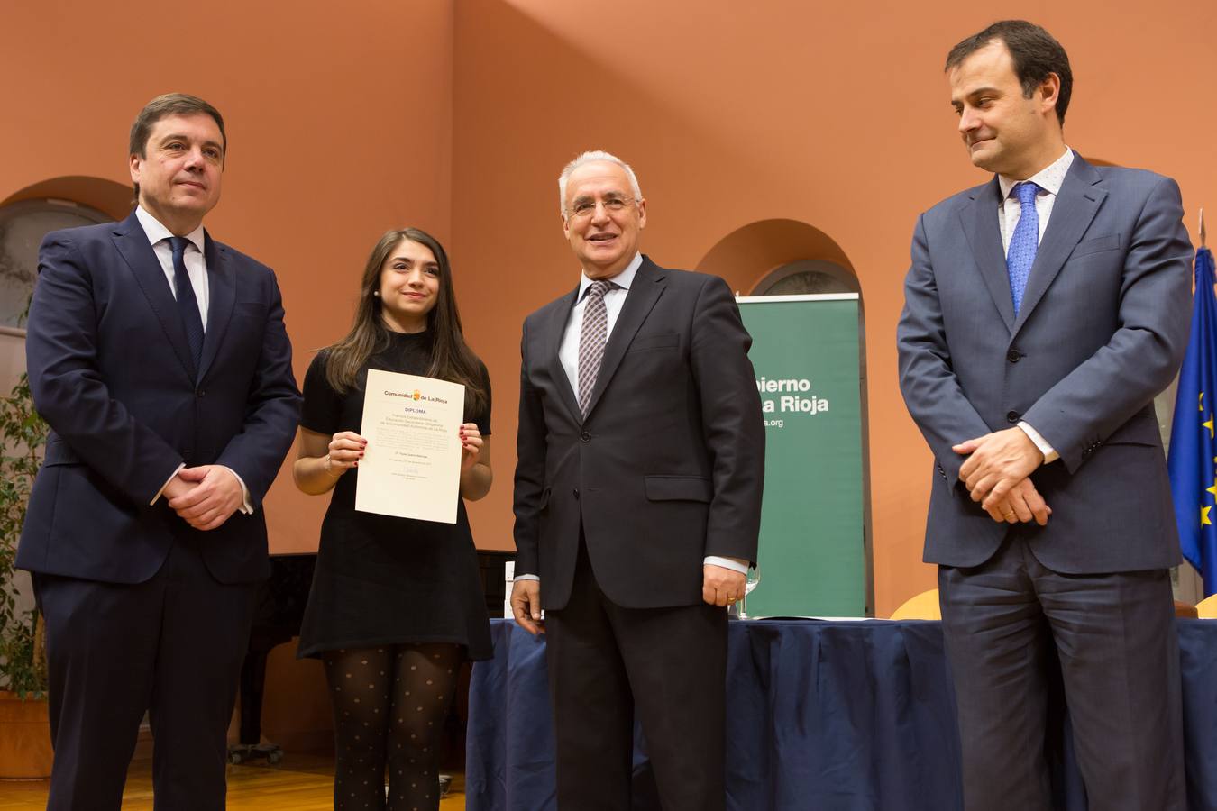 Un total de 57 alumnos y 15 coordinadores y profesores delegados de La Rioja han sido reconocidos hoy como destacados por su "de excelencia académica"